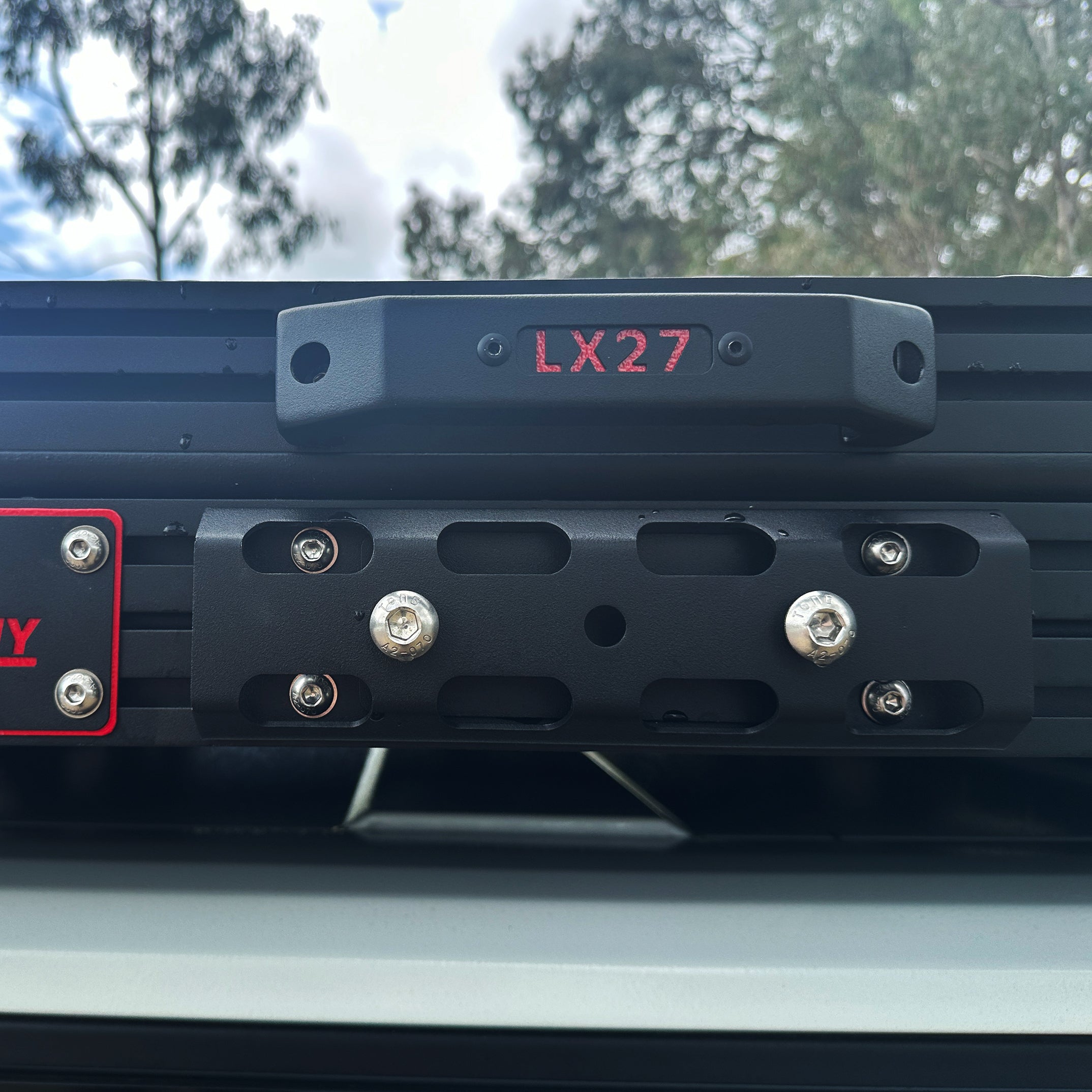 LX27 Clamshell Rooftop Tent