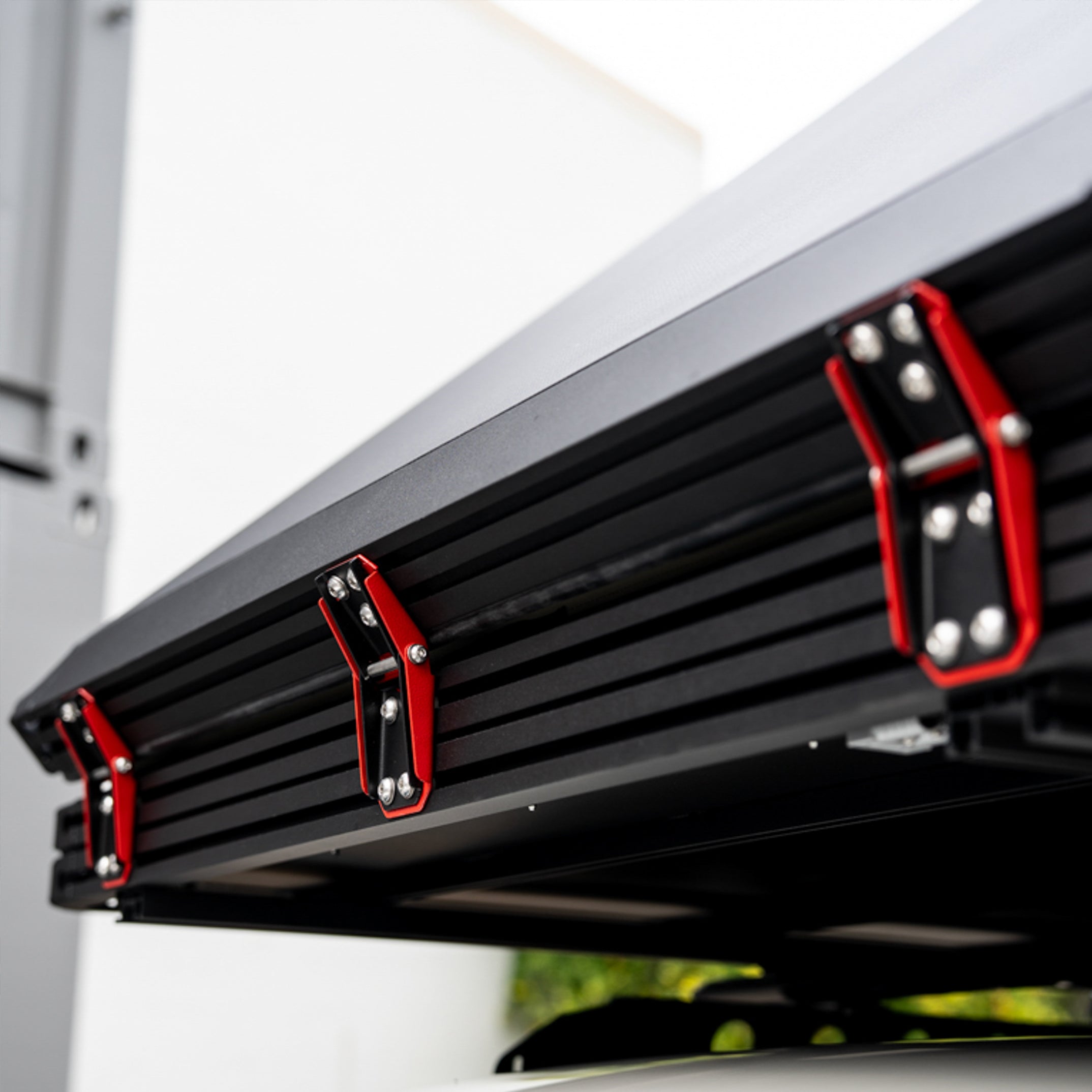 LX27 Clamshell Rooftop Tent