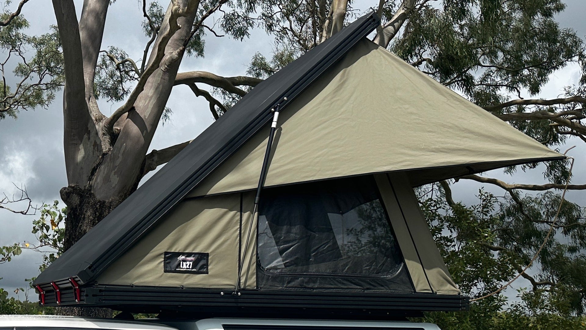 LX27 Clamshell Rooftop Tent