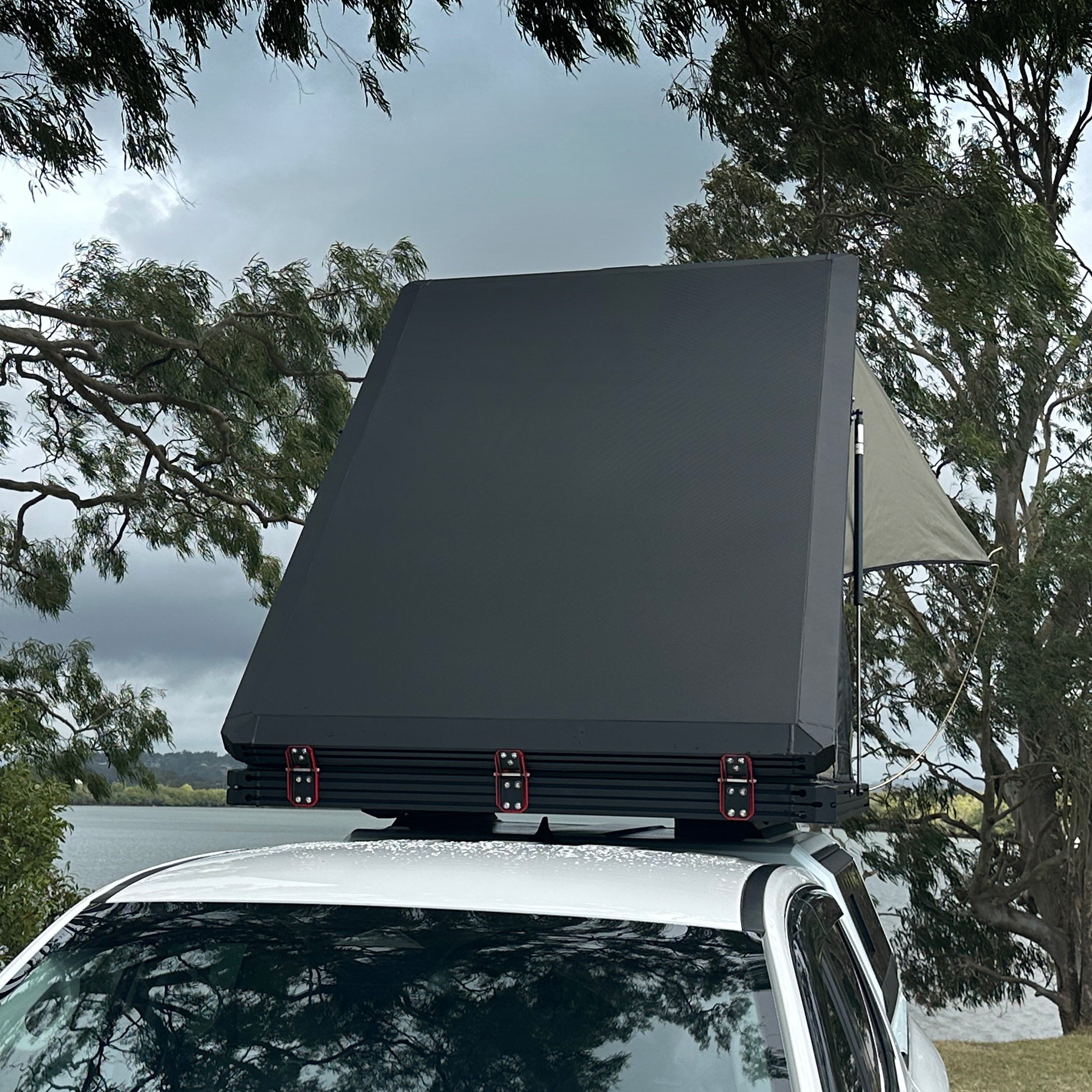 LX27 Clamshell Rooftop Tent