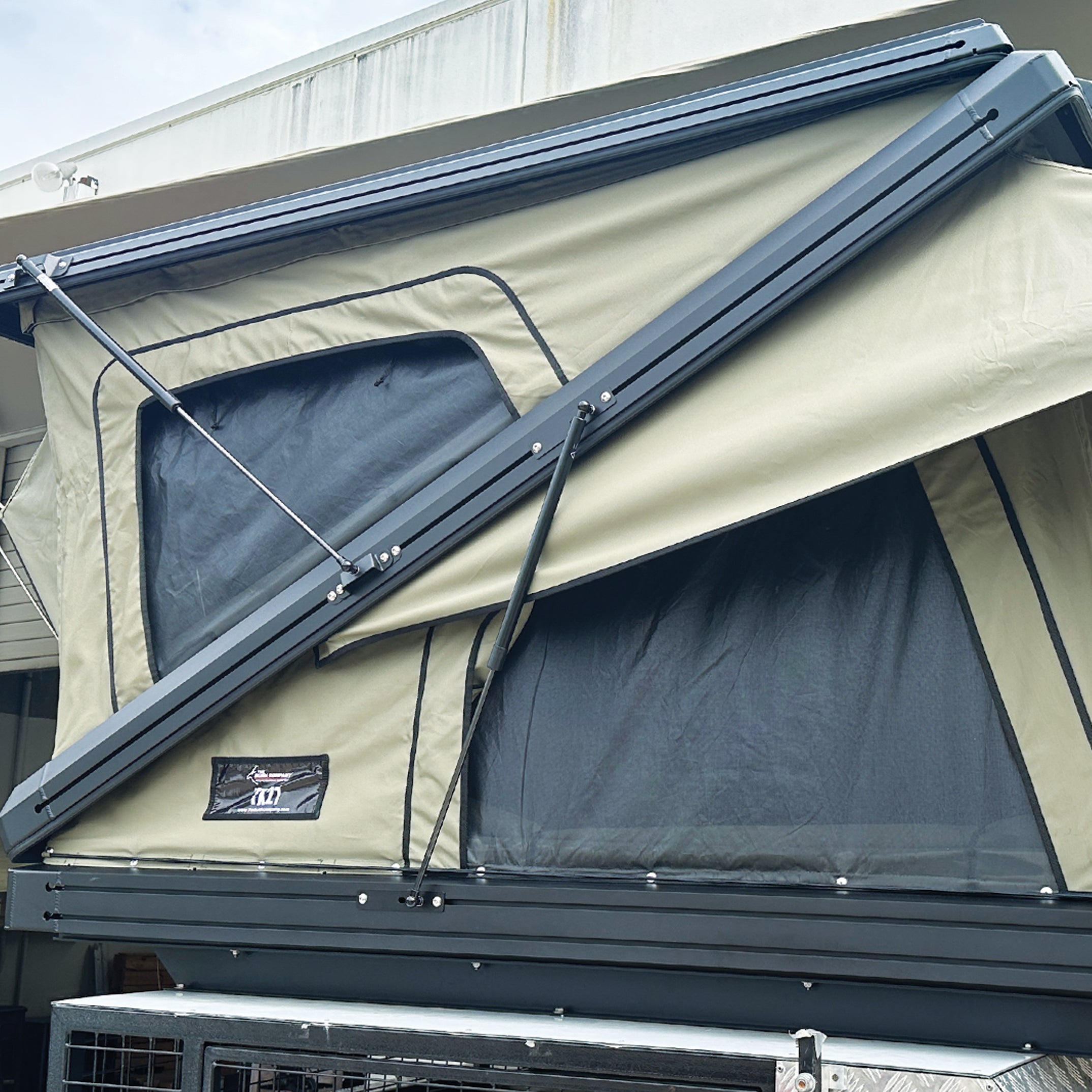 TX27 Hardshell Rooftop Tent