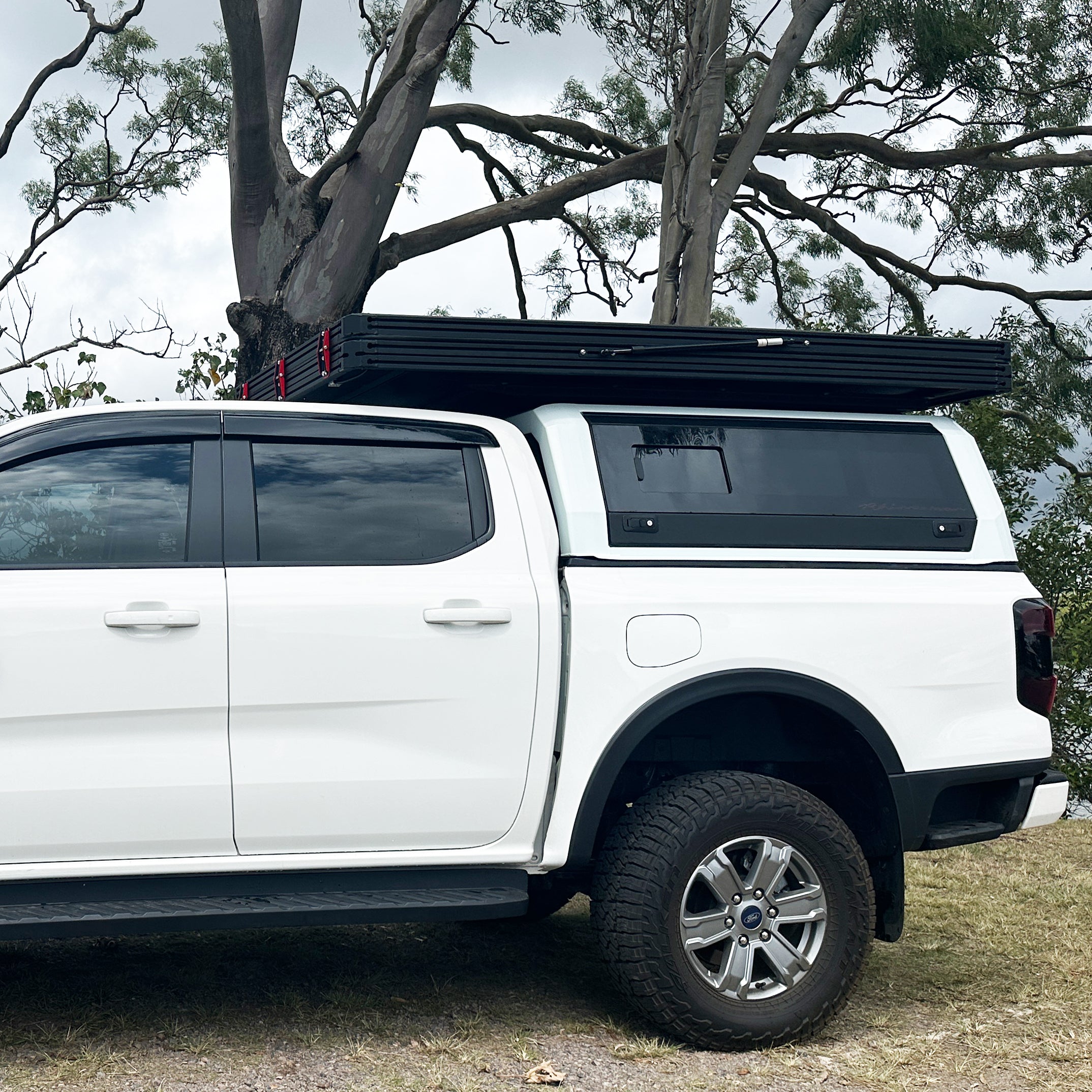 LX27 Clamshell Rooftop Tent