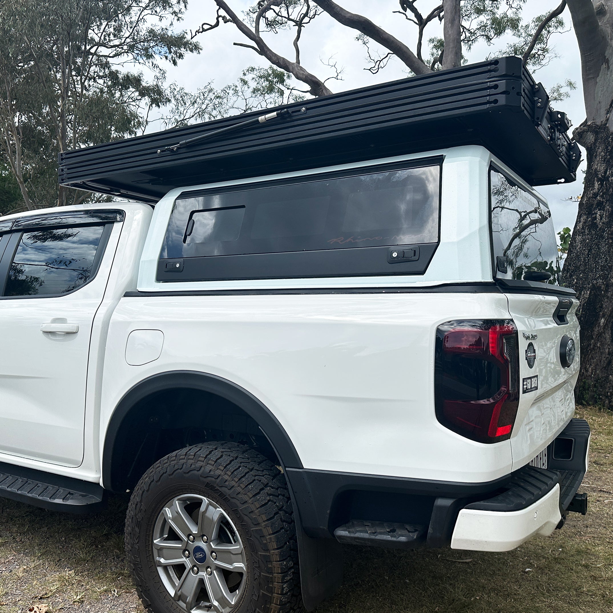 LX27 Clamshell Rooftop Tent