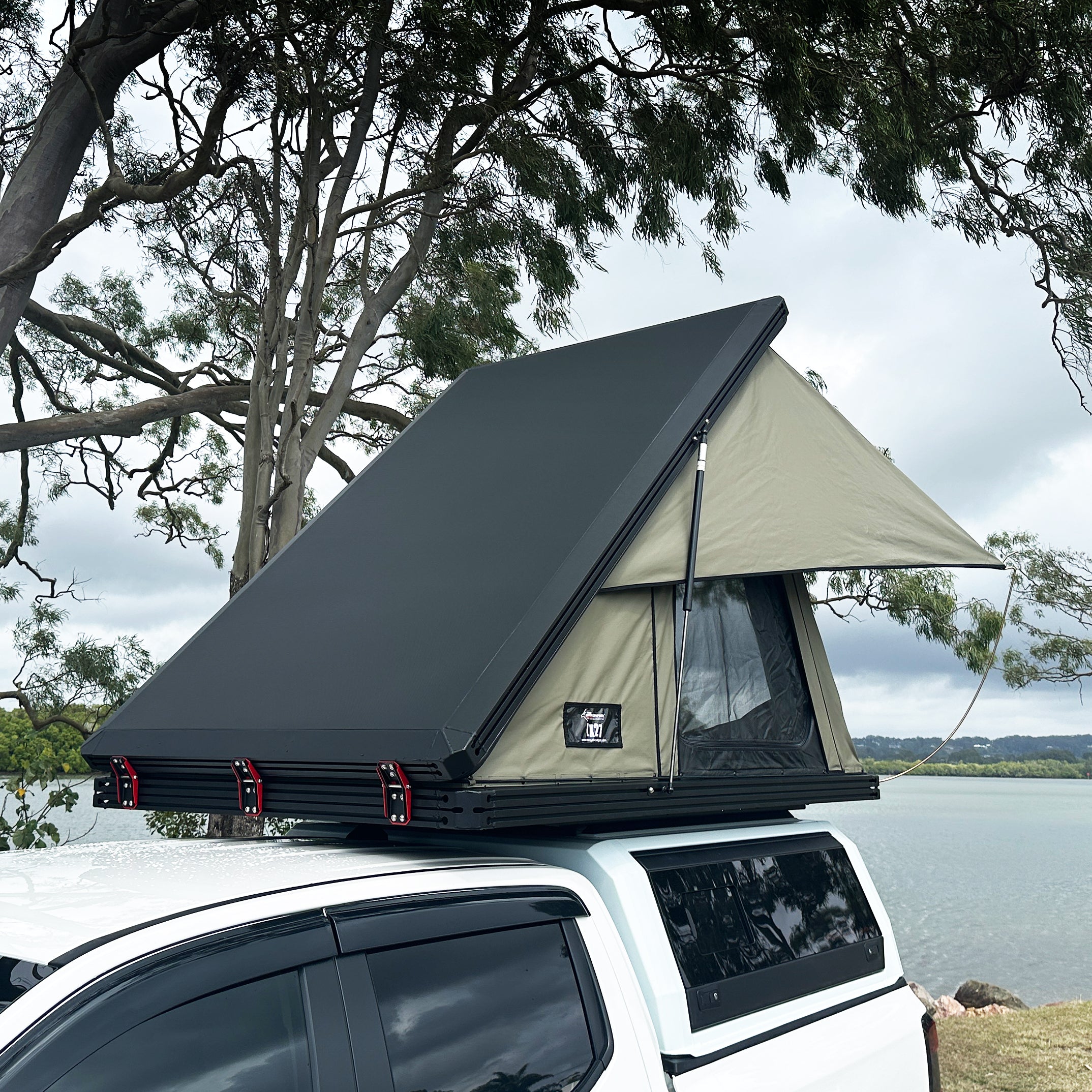 LX27 Clamshell Rooftop Tent